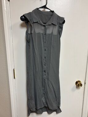Sleeveless Button-Front Shirt Dress in Charcoal Gray